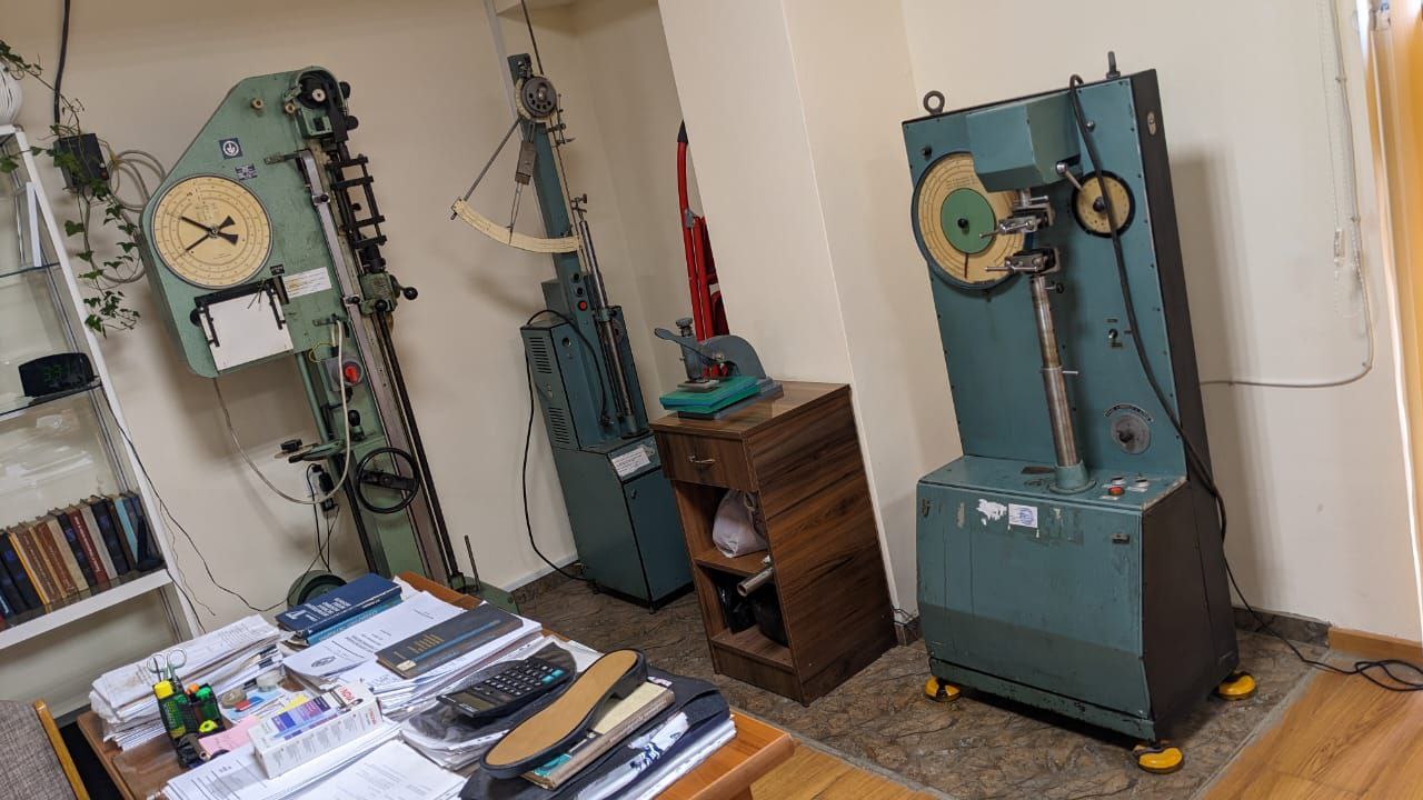 EXTRALAB laboratory — workbench and laboratory equipment